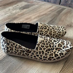Toms Women's Alpargata Shoe Size 8.5 Classic Slip On Cheetah print